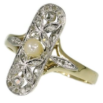 Belle Epoque ring with rose cut diamonds and pearl by Artista Desconocido