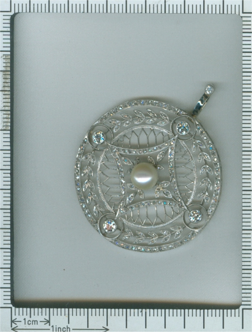 Vintage Edwardian diamond and pearl pendant set with 125 diamonds by Artista Sconosciuto