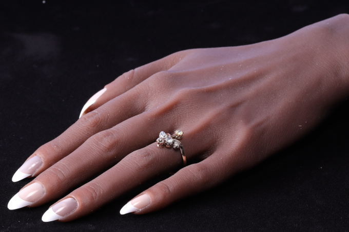 Vintage antique diamond engagement ring with fancy colour diamonds by Artista Desconocido