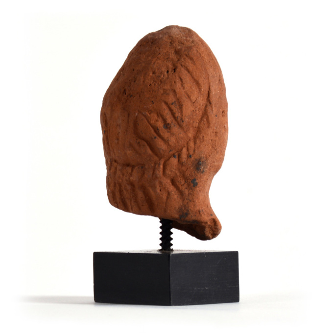  A Roman-Egyptian terracotta head of Alexander the Great, - by Onbekende Kunstenaar