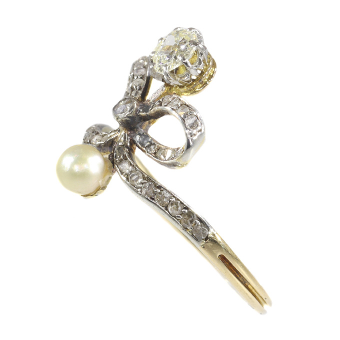 Victorian vintage diamond bow ring by Onbekende Kunstenaar