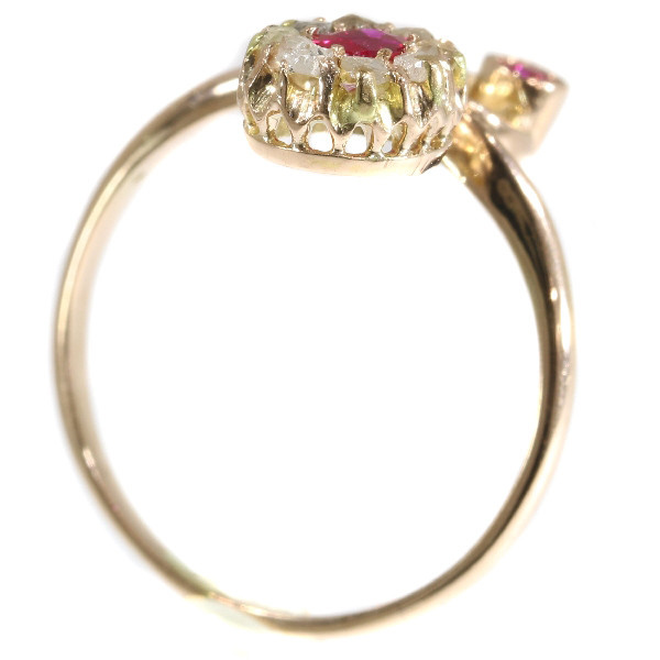 Typical strong design Art Nouveau ruby and diamond ring by Artista Desconhecido
