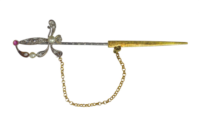 Antique diamond pin in the shape of a sword or dagger by Unbekannter Künstler