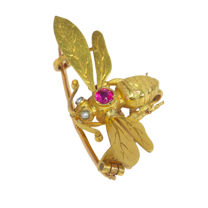 Vintage French antique 18K gold insect brooch bumble bee by Artista Desconocido