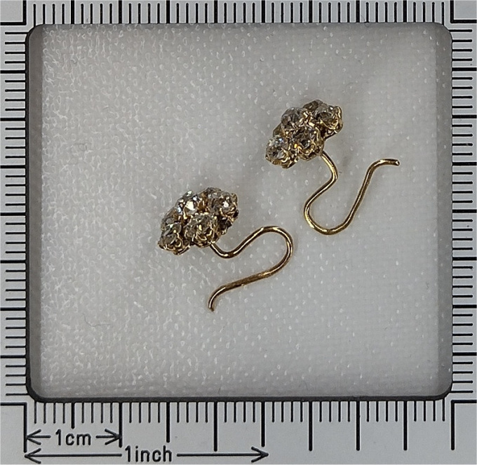 Vintage antique diamond earstuds with old mine brilliant cut diamonds by Onbekende Kunstenaar