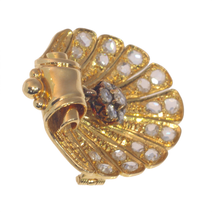 Vintage antique 18K gold shell brooch set with rose cut diamonds by Artista Sconosciuto
