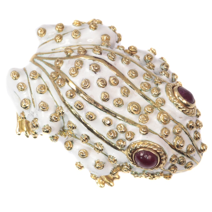 David Webb signed white frog large brooch with ruby eyes by Artista Desconocido