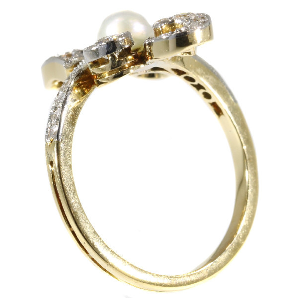 Elegant late Victorian diamond and pearl ring by Onbekende Kunstenaar