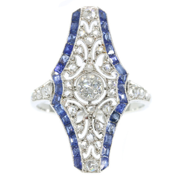 Vintage Art Deco platinum diamond and sapphire engagement ring by Artista Desconhecido