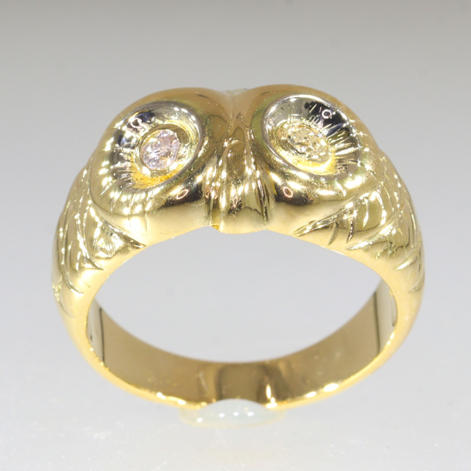 Vintage Interbellum 18K gold ring owl with diamond eyes by Artista Sconosciuto
