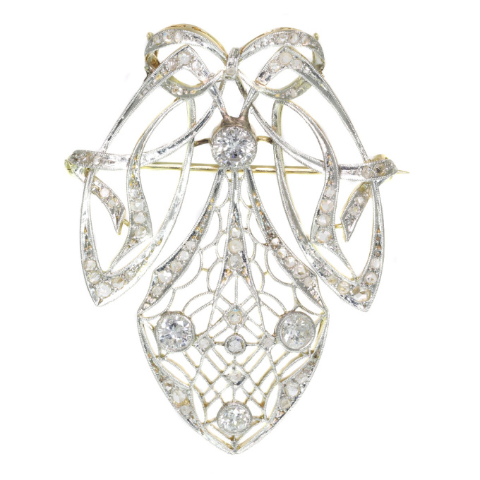 Strong design Art Nouveau diamond pendant that can be worn as a brooch too by Unbekannter Künstler