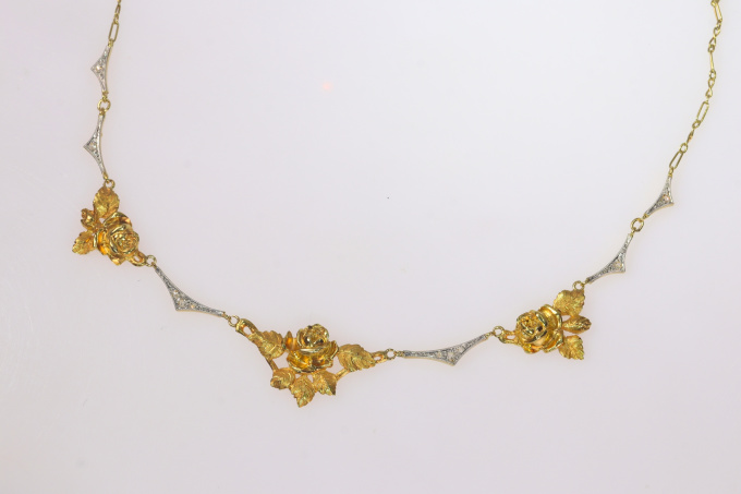 French vintage Belle Epoque 18K gold necklace with rose cut diamonds and gold roses by Artiste Inconnu