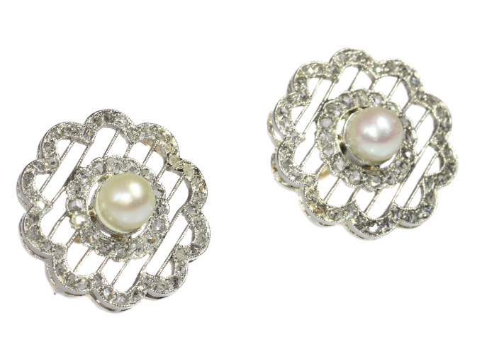 Vintage earrings Dutch Edwardian platinum set with 112 rose cuts and a pearl by Onbekende Kunstenaar