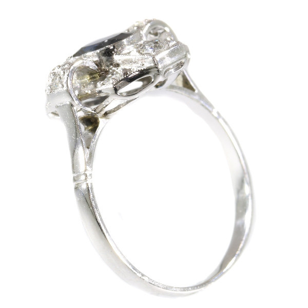 Vintage Art Deco diamond and sapphire engagement ring by Onbekende Kunstenaar