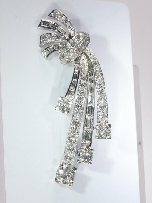 Elegant Diamond Platinum Vintage/Estate Brooch (ca. 1950) by Onbekende Kunstenaar