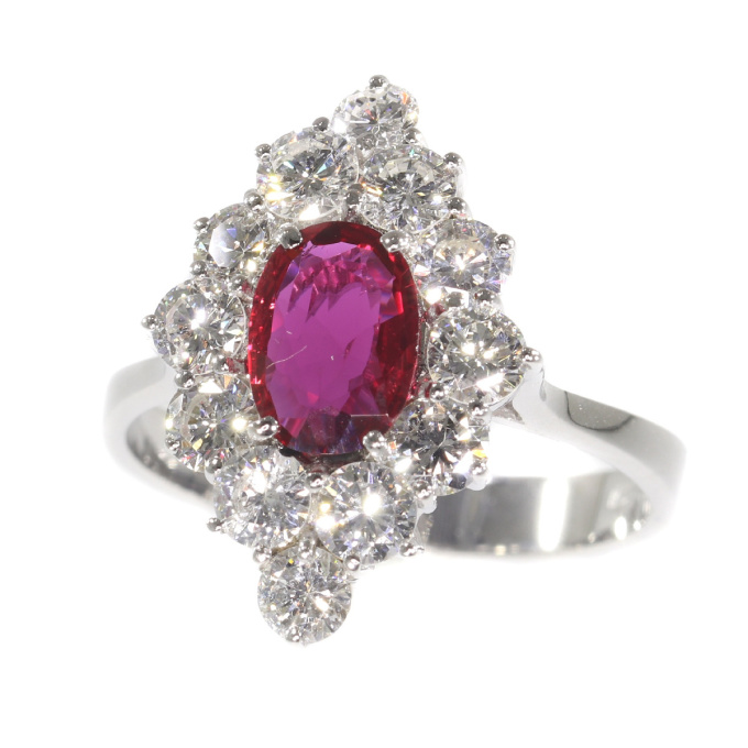 Vintage 1970's ring with beautiful ruby and set with 12 brilliant cut diamonds by Artista Sconosciuto
