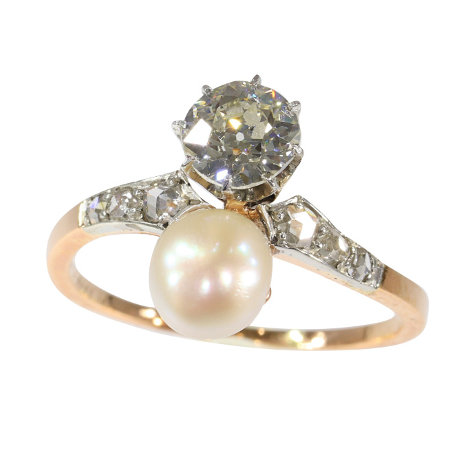 Vintage antique diamond and pearl engagement ring made around 1895 by Artista Desconhecido