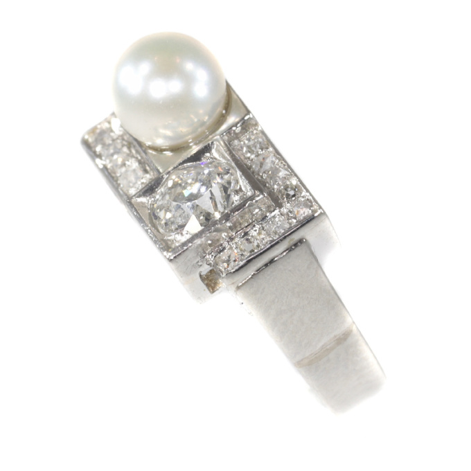 Vintage platinum diamond and pearl Art Deco ring by Artista Sconosciuto