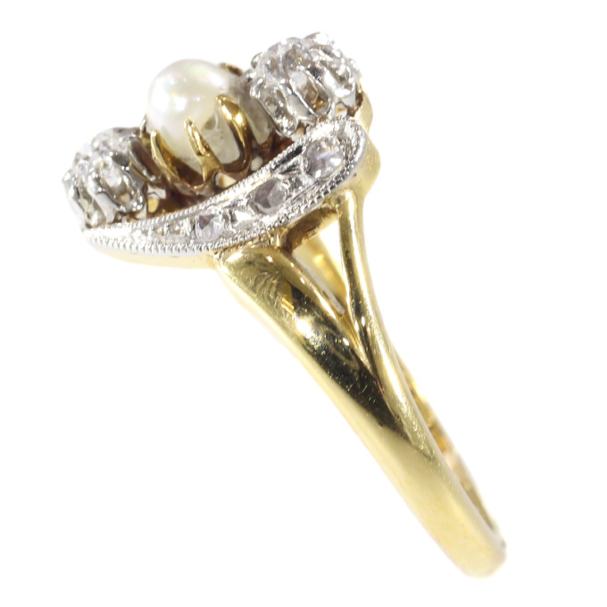 Elegant estate diamond and pearl engagement ring by Unbekannter Künstler