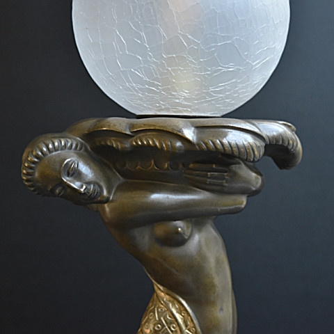 Art deco figure lamp  by Artista Sconosciuto