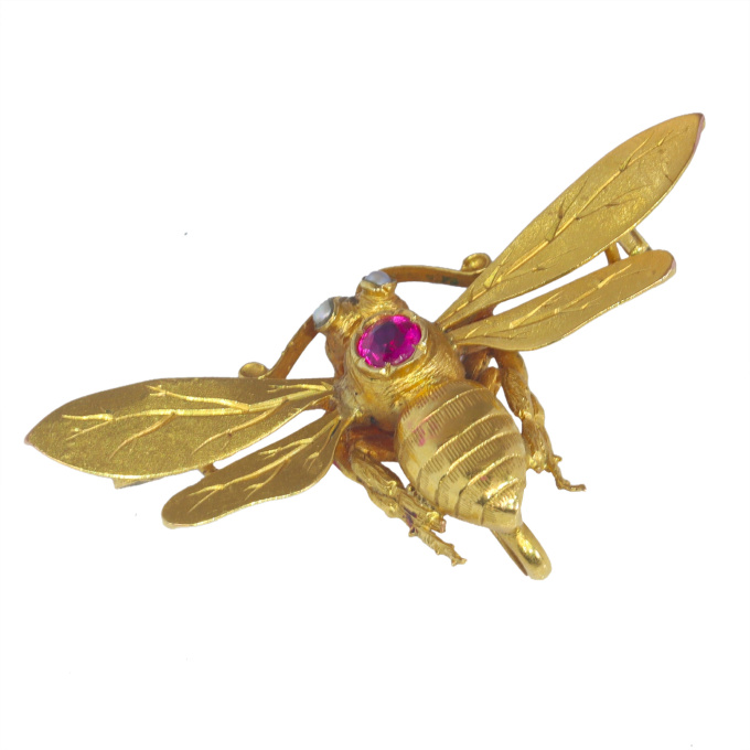 Vintage French antique 18K gold insect brooch bumble bee by Artista Desconhecido
