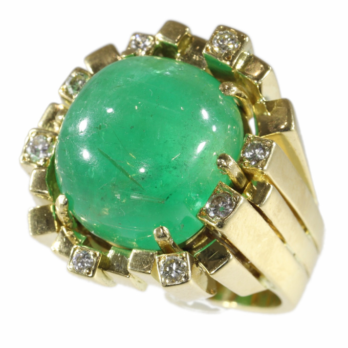 Vintage Seventies Modernistic Artist Design ring with large emerald and diamonds by Artista Desconhecido