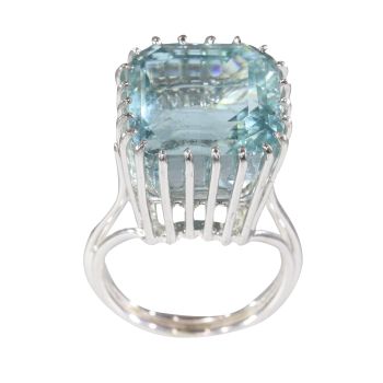 Vintage Fifties cocktail ring with large untreated aquamarine of approximately 16 crt by Artista Desconocido
