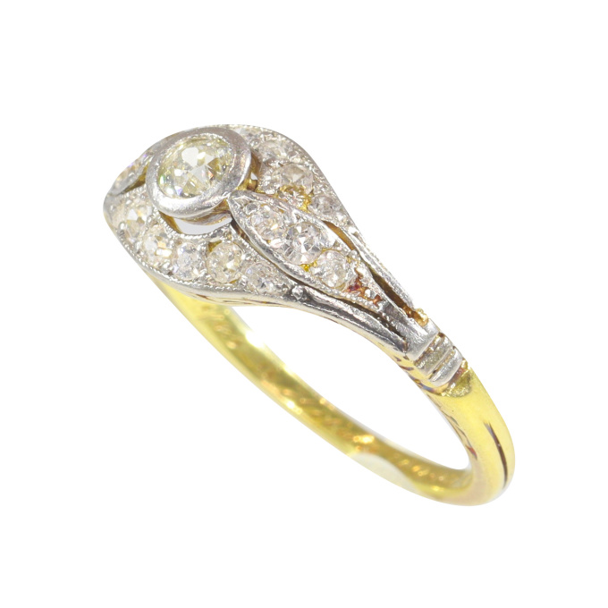 Vintage Art Deco diamond engagement ring by Artista Sconosciuto