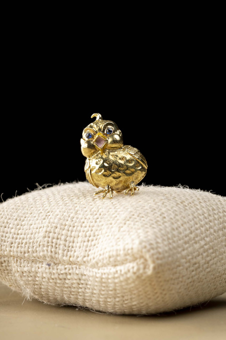 Owl brooch made in London by Artista Sconosciuto