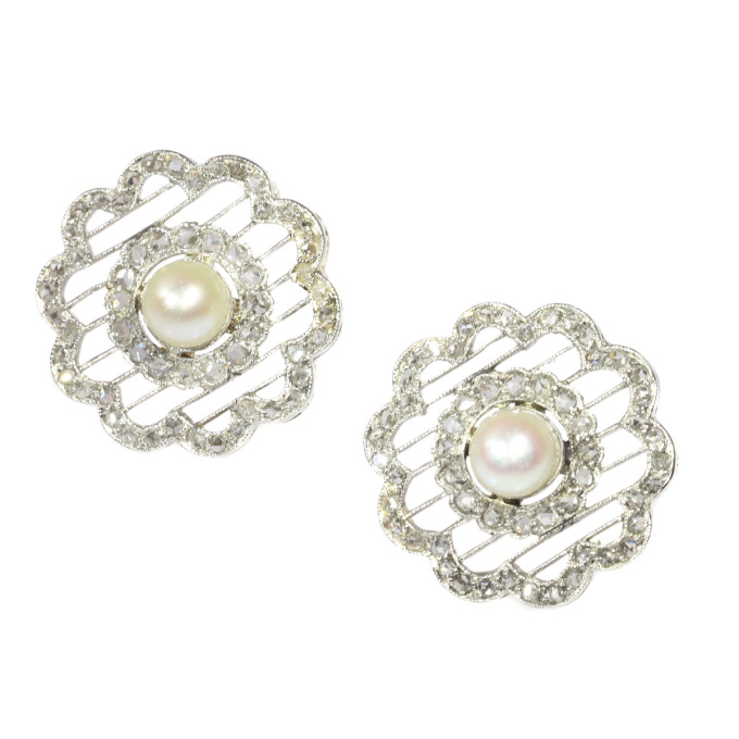 Vintage earrings Dutch Edwardian platinum set with 112 rose cuts and a pearl by Artista Desconocido