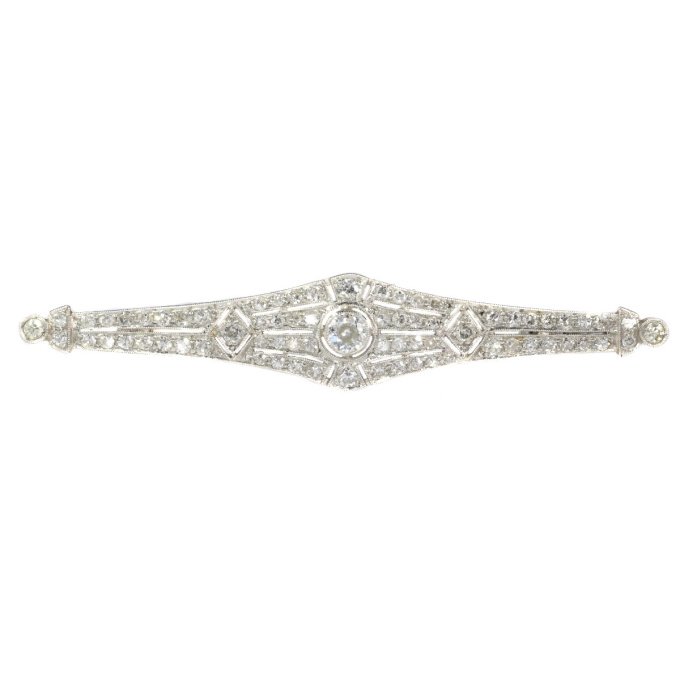 Vintage platinum Art Deco diamond bar brooch with 71 diamonds by Unbekannter Künstler