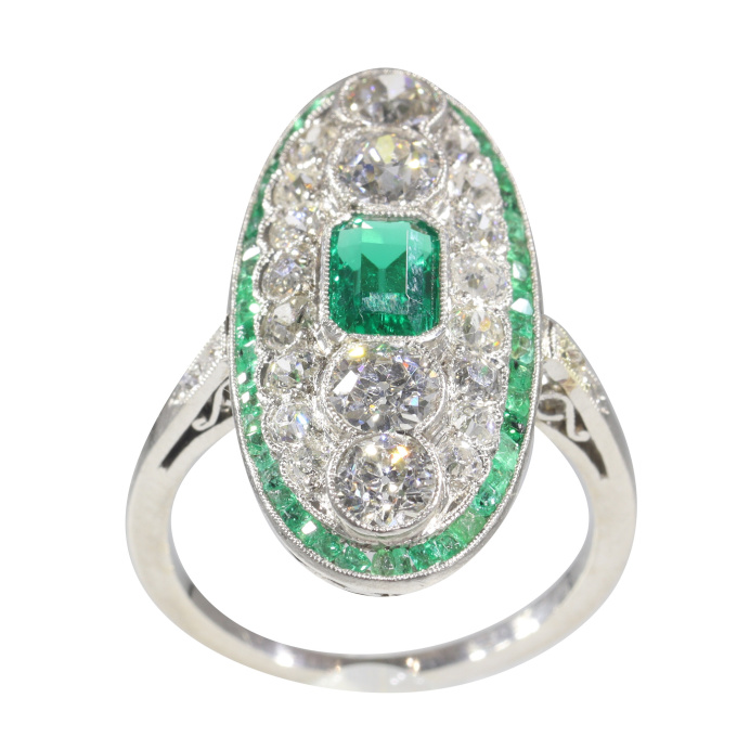 Genuine vintage Art Deco diamond and emerald engagement ring with high quality untreated Colombian emerald by Unbekannter Künstler