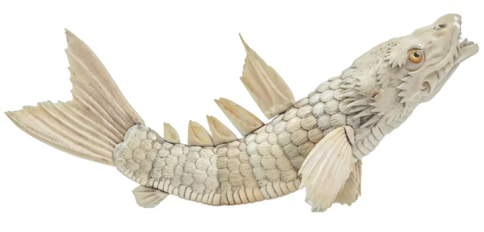 A Japanese ivory okimono of a dragonfish by Artista Sconosciuto
