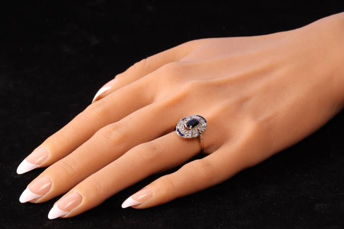 Vintage 1930's Art Deco diamond and sapphire engagement ring by Onbekende Kunstenaar