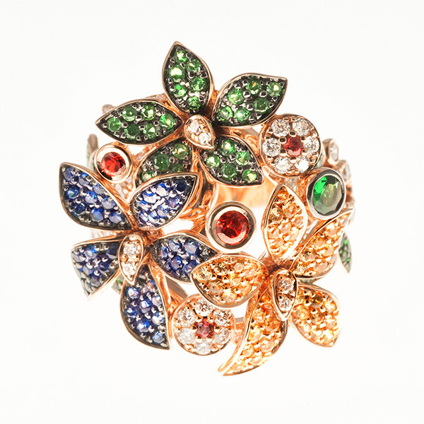 Flower ring with sapphires and diamonds by Artista Sconosciuto