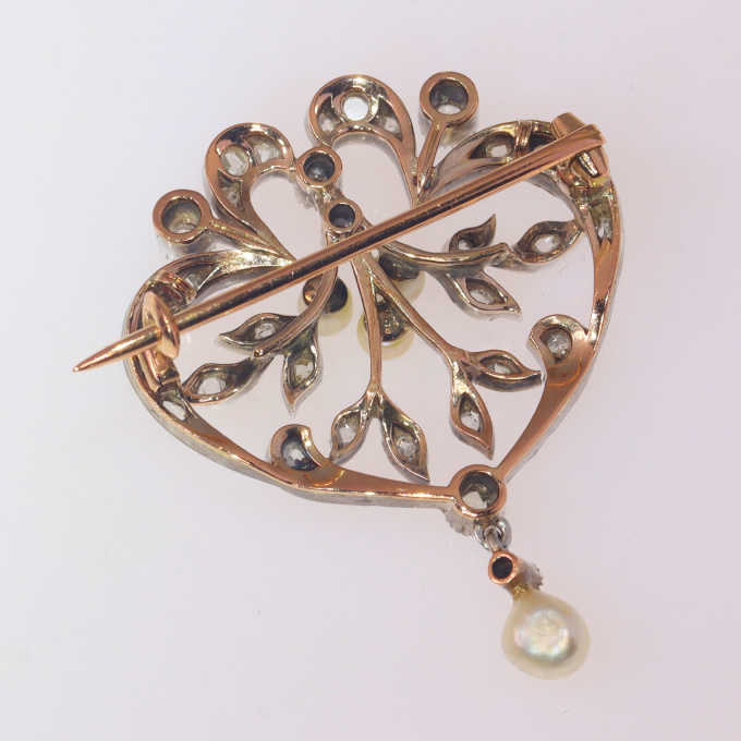 Vintage antique brooch pendant set with rose cut diamonds and seed pearls by Onbekende Kunstenaar