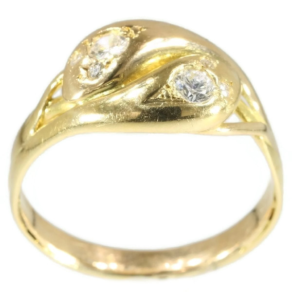 Antique double headed gold snake ring with diamonds by Onbekende Kunstenaar