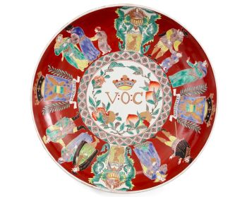 A large Japanese Imari porcelain 'VOC Groningen' dish by Artista Desconocido