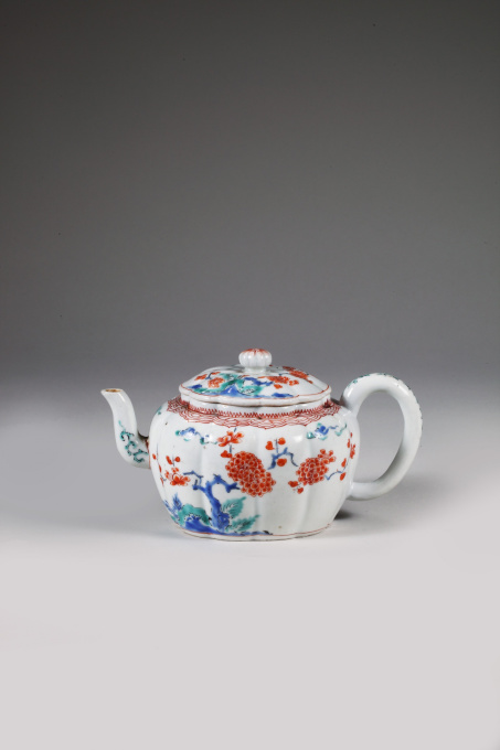 Small teapot, Japan, Arita, late 17th century by Onbekende Kunstenaar