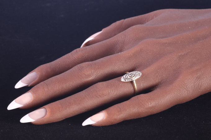Vintage Art Deco diamond engagement ring by Unbekannter Künstler