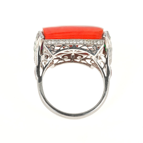 Egyptian style ring with precious coral by Artista Sconosciuto