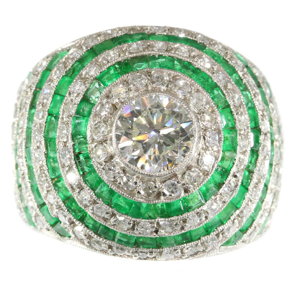 Magnificent diamond and emerald platinum Art Deco ring by Artista Sconosciuto