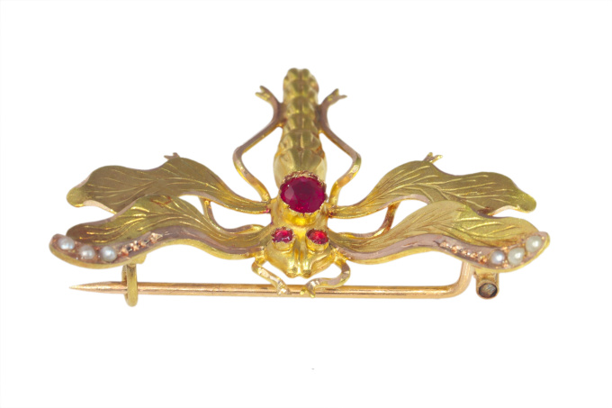 Vintage antique Victorian insect brooch with rubies and half seed pearls by Unbekannter Künstler