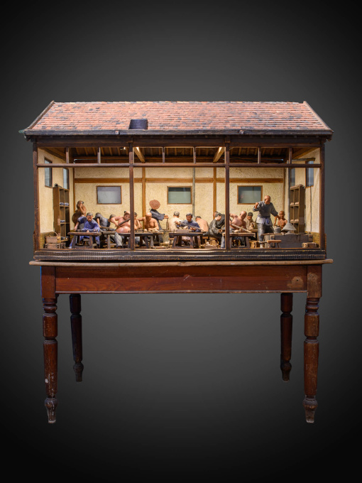 19th C SCALED MODEL OF A CHINESE WORKSHOP WITH 17 POLYCHROMES TERRACOTTA FIGURES by Artista Sconosciuto