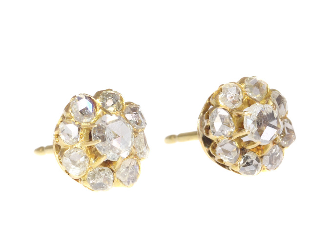 Antique Victorian 18K gold earstuds with 18 rose cut diamonds by Artista Desconhecido