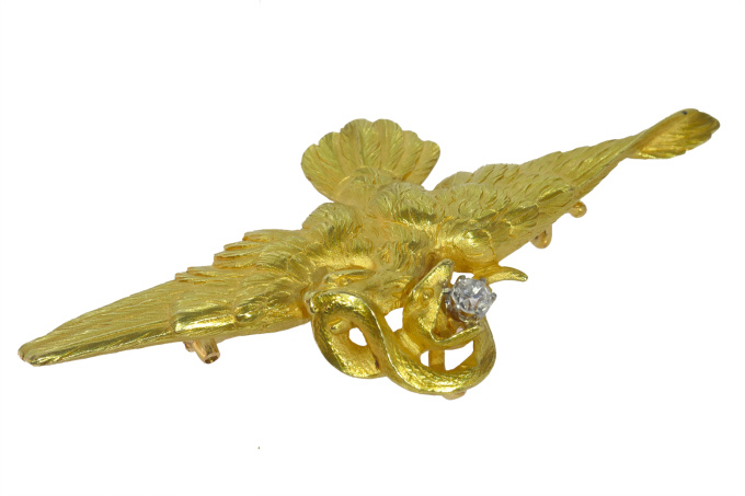 Vintage French antique brooch/pendant flying eagle fighting a snake holding a diamond in its beak by Unbekannter Künstler