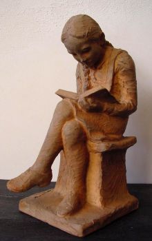Hanna Mobach, daughter of the sculptor Klaas Mobach, reading by Klaas II Mobach