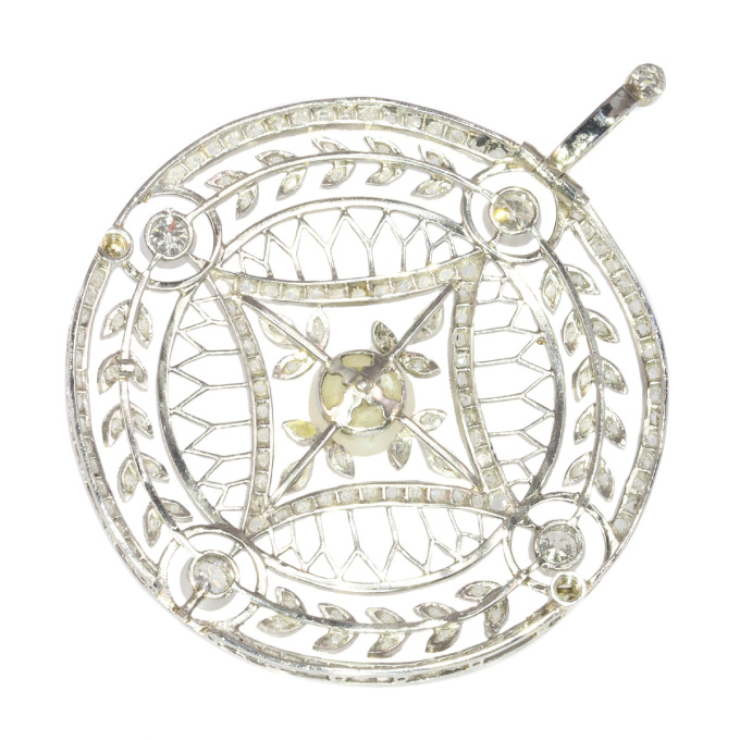 Vintage Edwardian diamond and pearl pendant set with 125 diamonds by Artista Desconhecido