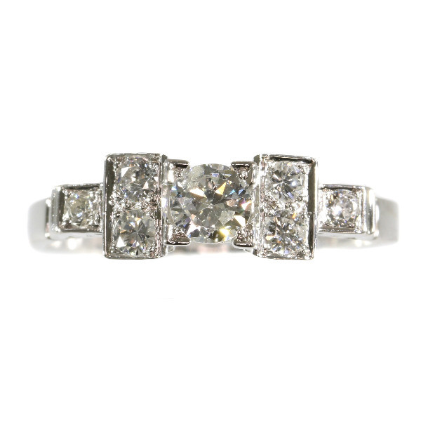 Vintage platinum Art Deco diamond engagement ring by Unbekannter Künstler
