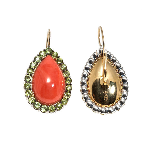 Modern entourage earrings with coral and peridot by Artista Sconosciuto